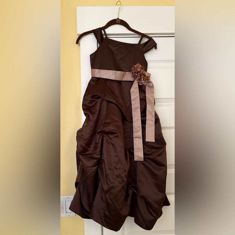 Vintage Girls Elegant Brown Sleeveless Dress - size 6